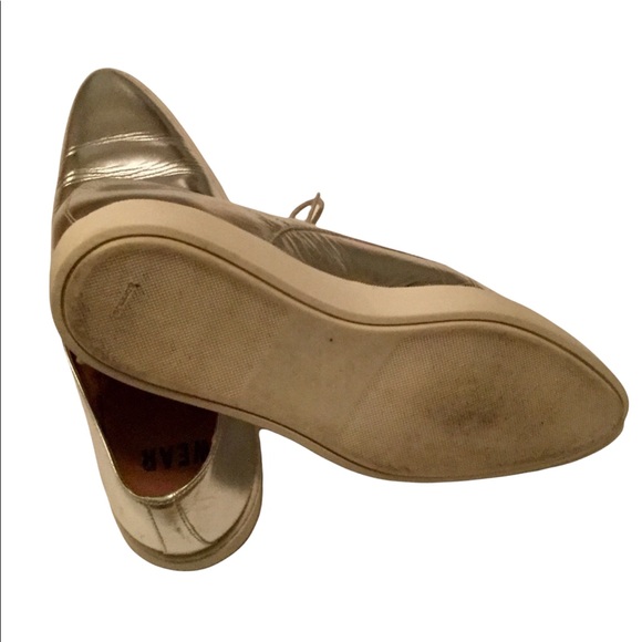 SWEAR metallic pointed toe flats. - Picture 3 of 4